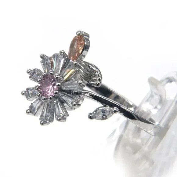 Silver ring with CZ Daisy, has pink center stone and topaz accent. - Picture 4 of 5